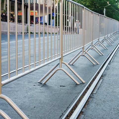 crowd-control-fencing